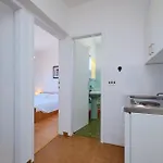 Διαμέρισμα With Parking Spaces Losinj, Losinj - 24690