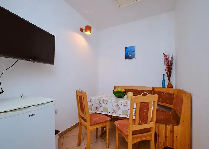 Apartment With Parking Spaces Losinj, Losinj - 24690 *